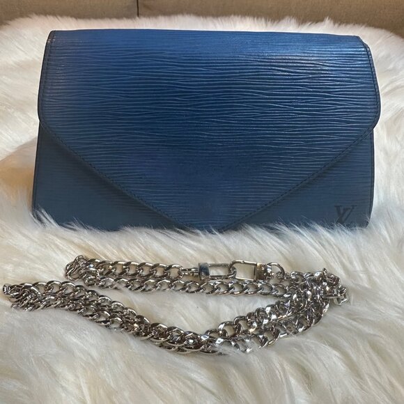 Authentic Louis Vuitton Epi Leather Arts-Deco Pochette Clutch - Picture 3 of 17